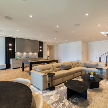 Prominent Lakeside Retreat