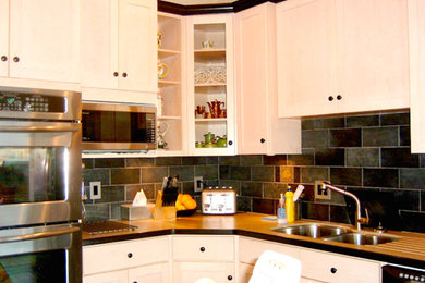 Example of a kitchen design in Vancouver