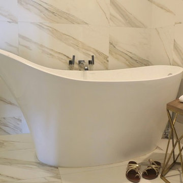 Modern Bathroom with Slipper Tub