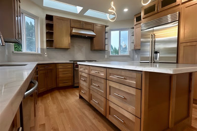 Example of a minimalist kitchen design in Seattle