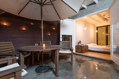 Beach style patio photo in Los Angeles