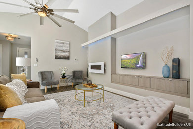 Ejemplo de salón abierto minimalista grande con paredes grises, chimeneas suspendidas, televisor colgado en la pared y suelo marrón