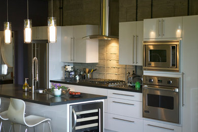 Example of a minimalist kitchen design in Salt Lake City