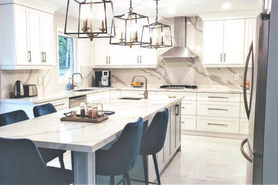 Example of a minimalist kitchen design in Toronto