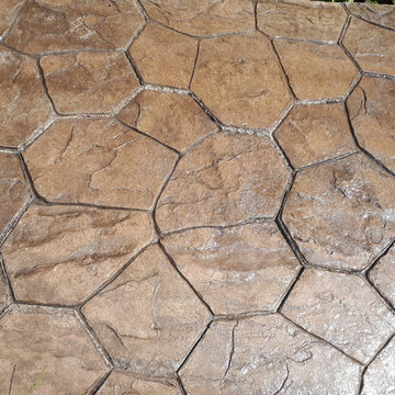 Valley Stamped Concrete random flagstone walkway