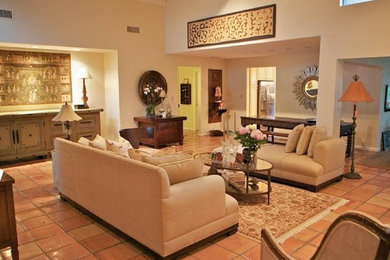 Example of an eclectic living room design in Miami