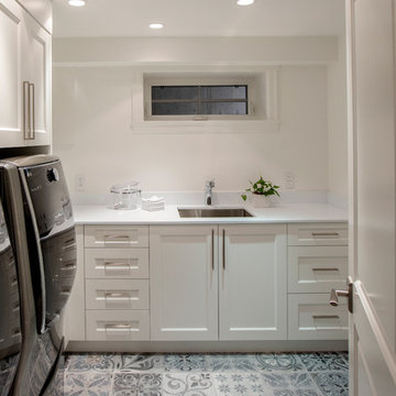 Vibrant Transitional Interior in Oakridge