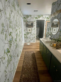 Long empty wall in bathroom