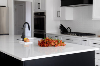 Kitchen - modern kitchen idea in Atlanta