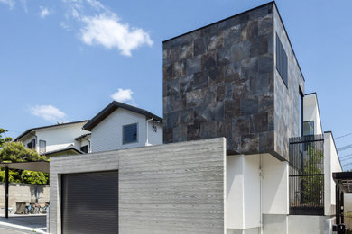 This is an example of a contemporary house exterior in Osaka.