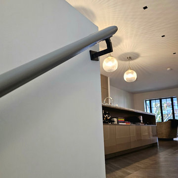 Project #112 | Traditional Staircase with Continuous Rail System