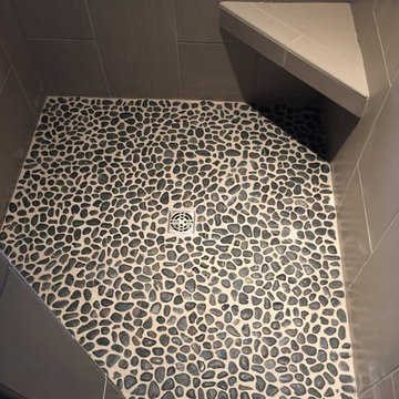 Shower: Floor with Bati Orients pebbles Gano 03