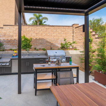 Outdoor Dining Area w/ BBQ Island