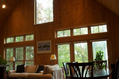 Example of a classic living room design in Burlington