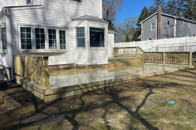 Inspiration for a rustic deck remodel in New York