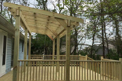 Inspiration for a timeless deck remodel in Cincinnati