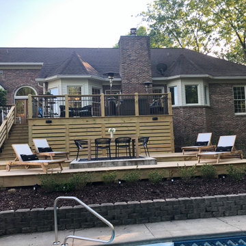 Screened Deck in Oak Hill TN