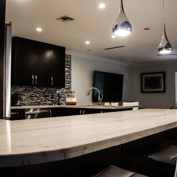 modern kitchen wengue colored with white macaubas quartzite countertop