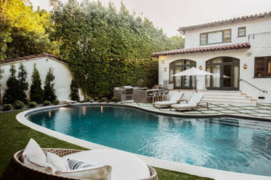 Design ideas for a swimming pool in Los Angeles.