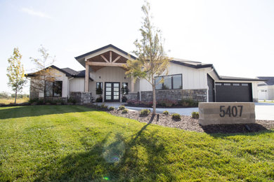 Arts and crafts white one-story shingle house exterior photo in Omaha with a shingle roof and a black roof