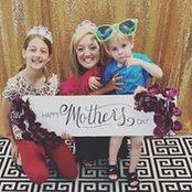 Ashley Knowlton's photo