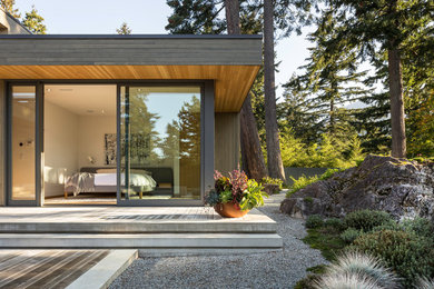 Inspiration for a large contemporary home design in Vancouver.