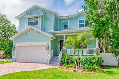Example of an arts and crafts home design design in Tampa