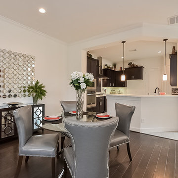 Dining area also has a breakfast bar