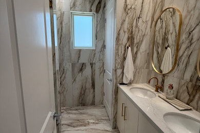 Inspiration for an eclectic bathroom remodel in Las Vegas