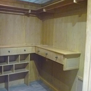 Alder Master Bedroom Walk-in Closet
