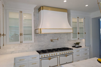 Example of a trendy kitchen design in Orange County