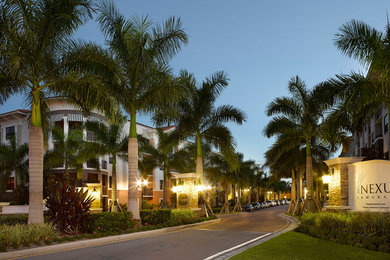 Inspiration for a modern entrance in Miami.