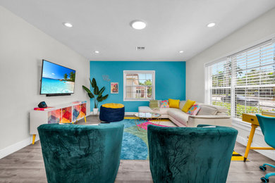 Example of an eclectic home design design in Miami