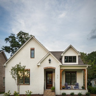 Kleines, Einstöckiges, Weißes Klassisches Einfamilienhaus mit Backsteinfassade, Schindeldach und Satteldach in Birmingham