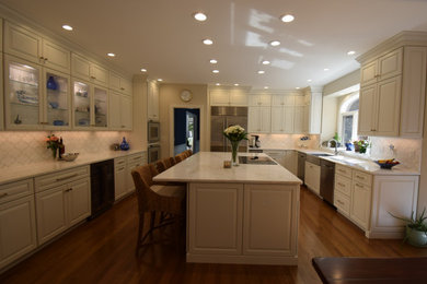 Elegant kitchen photo in Columbus
