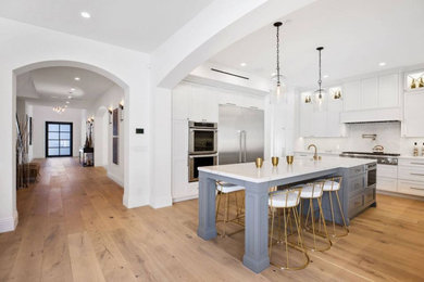 Kitchen - contemporary kitchen idea in Los Angeles