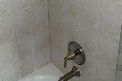 Bathroom - bathroom idea in Miami