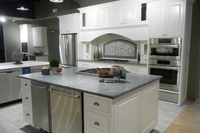Inspiration for a transitional kitchen remodel in Albuquerque