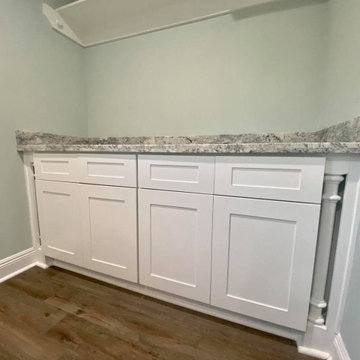 White shaker with ice pearl granite