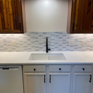 KITCHEN BACKSPLASH - Grey / White / Beige Picket Tile