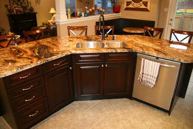 Example of a kitchen design in Toronto