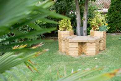 Larch wooden planter seat