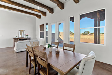 Dining room photo in Albuquerque