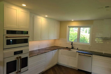 Example of a kitchen design in Ottawa