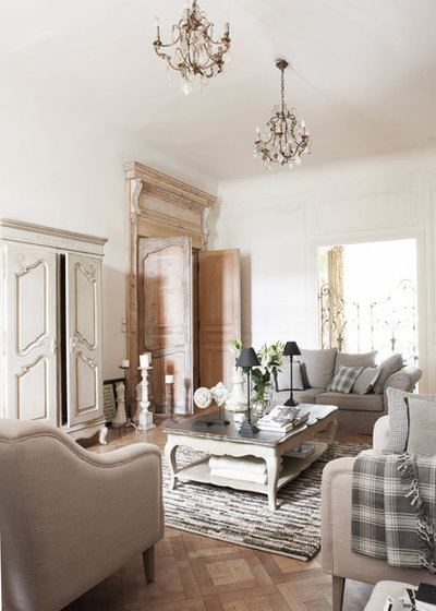 Traditional Living Room by Interior's Bordeaux