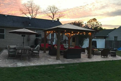 Example of a classic patio design in New York