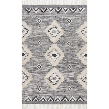 nuLOOM Hand Woven Wool Savannah Moroccan Fringe Area Rug, Black 2'x3'