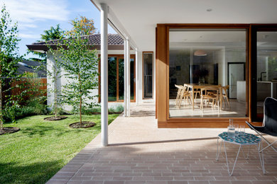 Inspiration for a contemporary patio in Melbourne.