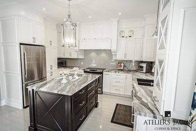 Example of a classic kitchen design in Montreal