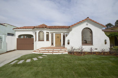 Photo of a mid-sized one-storey stucco white exterior in Los Angeles.